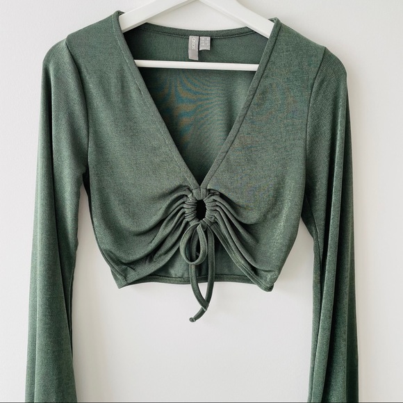 Crop top with long sleeves in shiny green US 2 - Picture 3 of 5